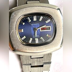 Citizen watch 6600, ladies vintage from 1970 vibrant navy blue dial.